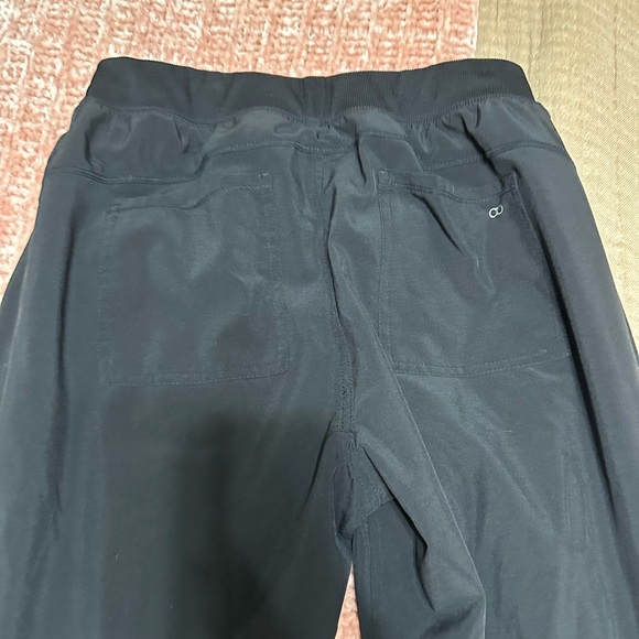 Black scrub joggers size medium. Super comfy - Picture 4 of 4